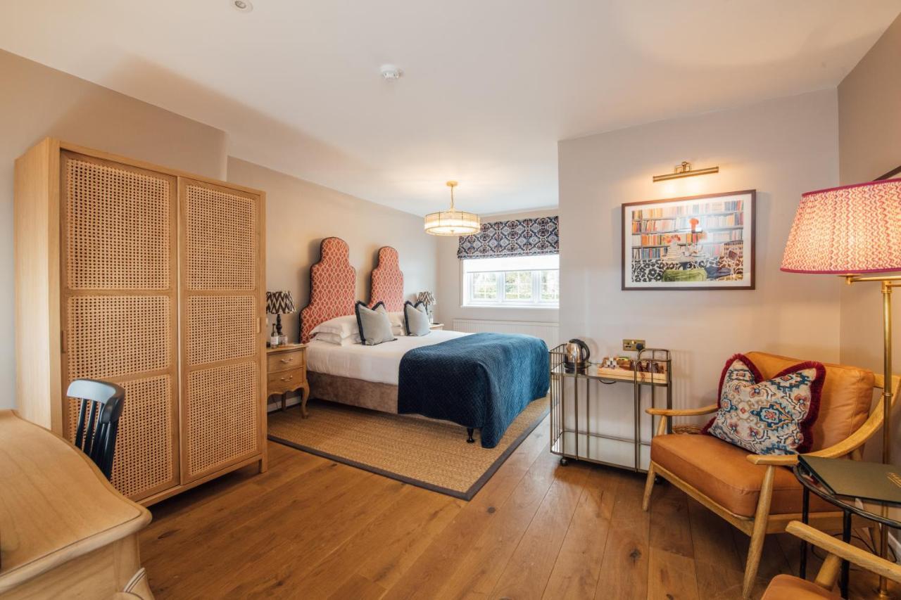 The At Redcoats Country house