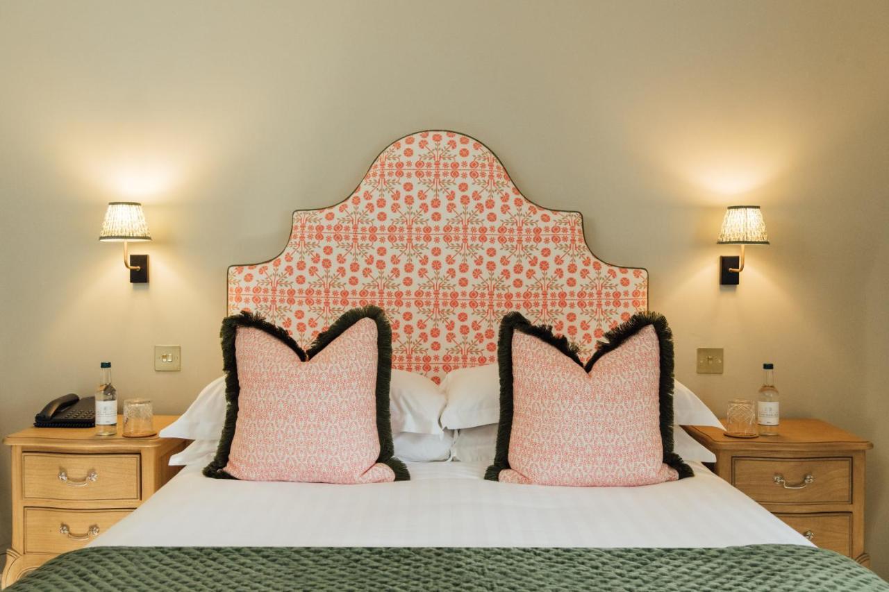 The At Redcoats Country house